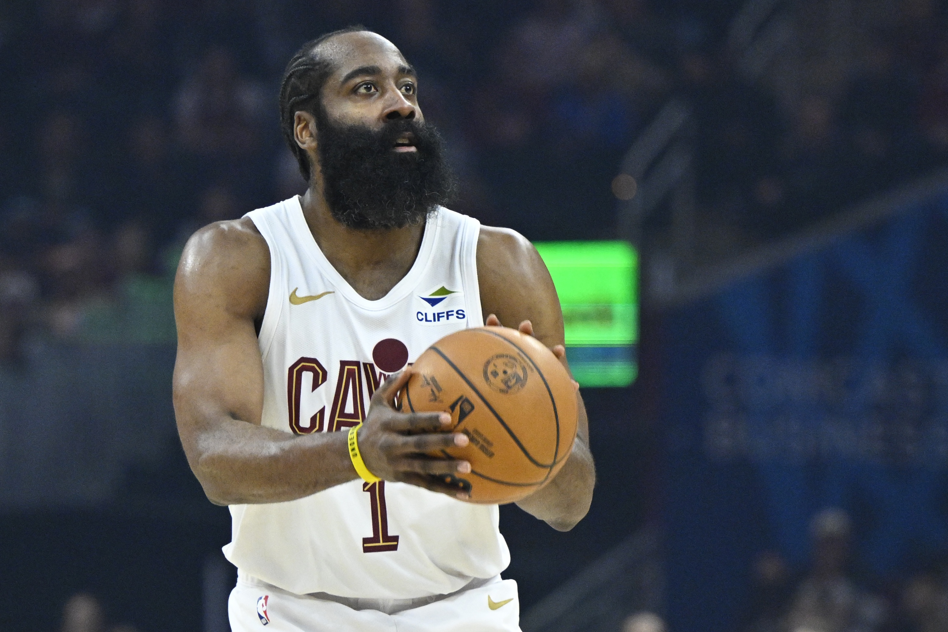 乐鱼体育-正负值-19最低！哈登半场11中5&amp;三分5中2拿16分5助 有3失误